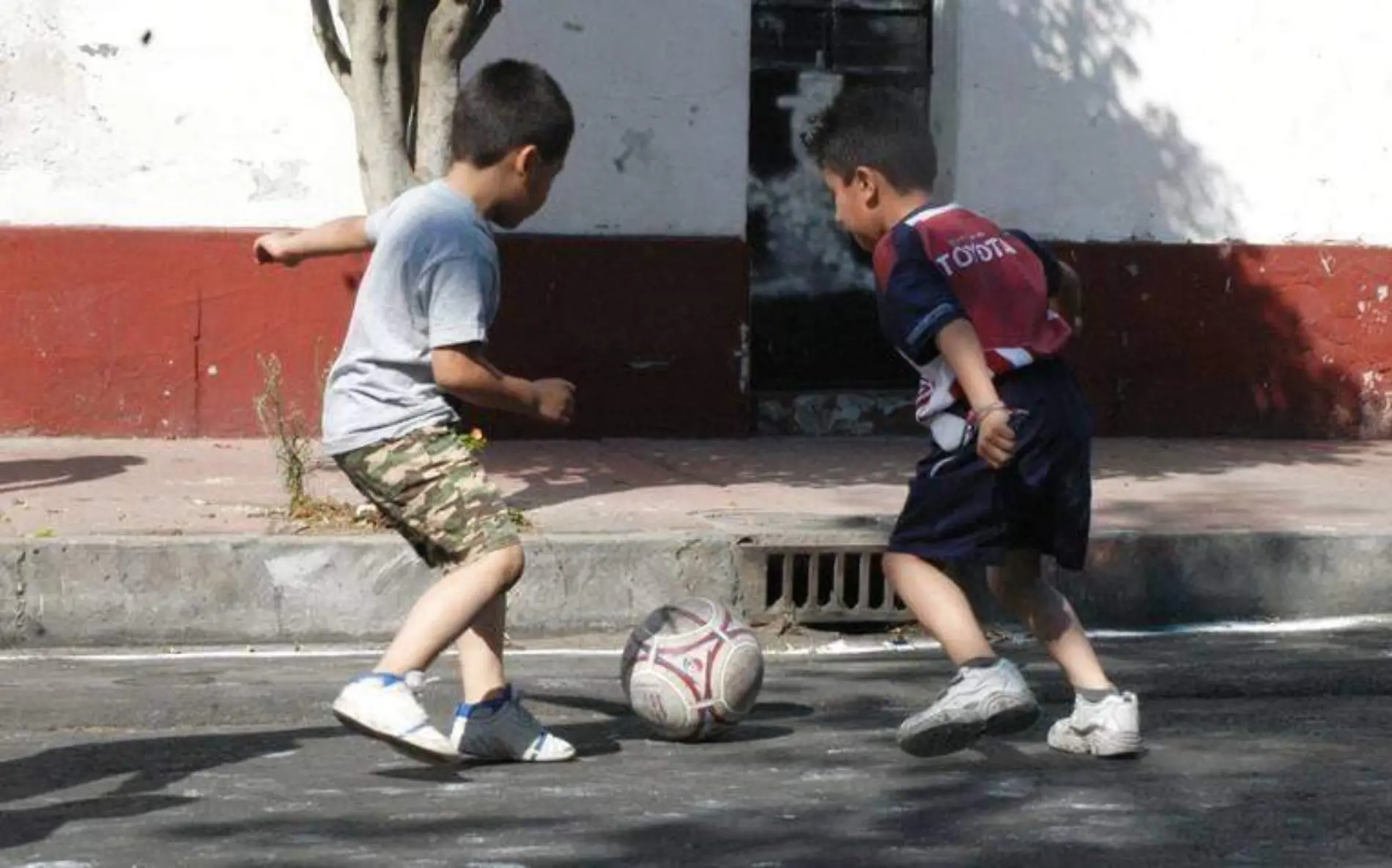 NIÑOS JUGANDO 02